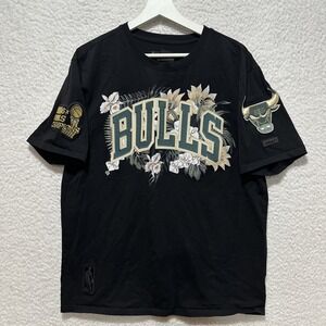 Pro Standard Men's Size Large Chicago Bulls Cabana Short Sleeve Tee NBA Patches